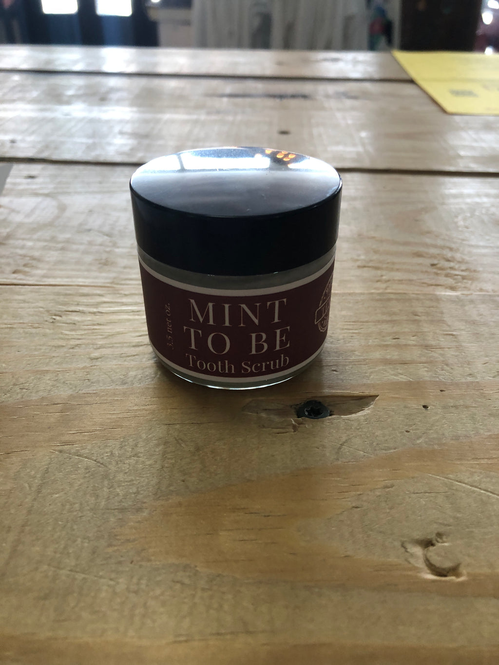 Mint to be tooth scrub