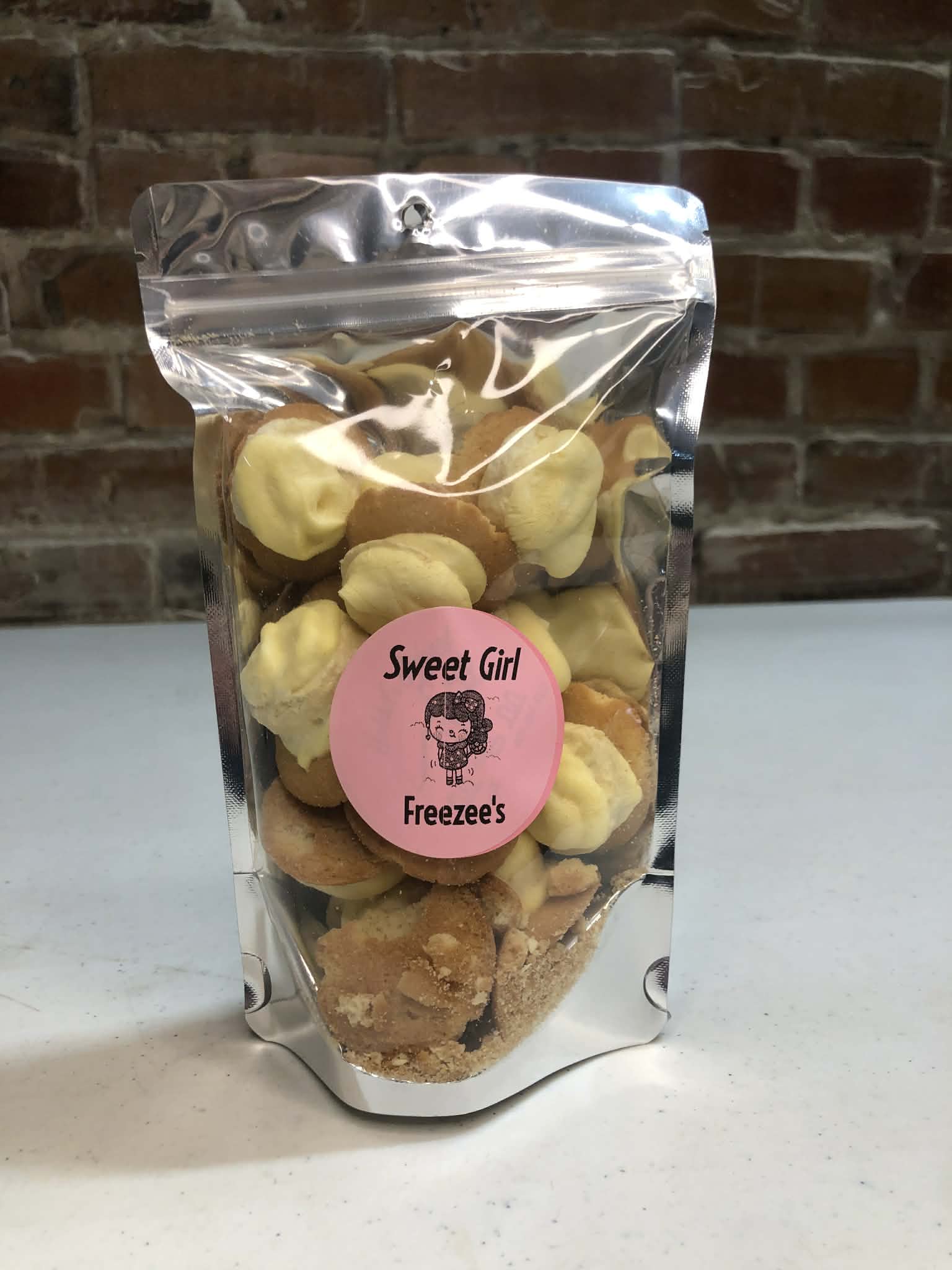 Freeze dried banana pudding treats