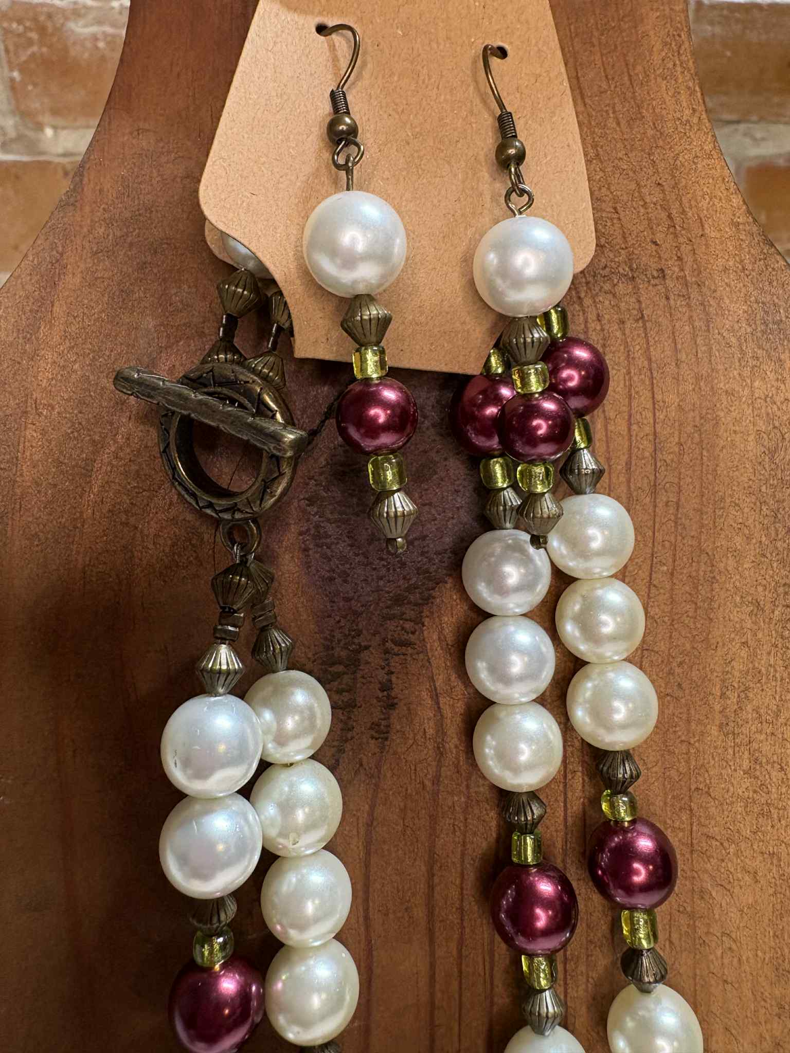 White & wine red glass & brass