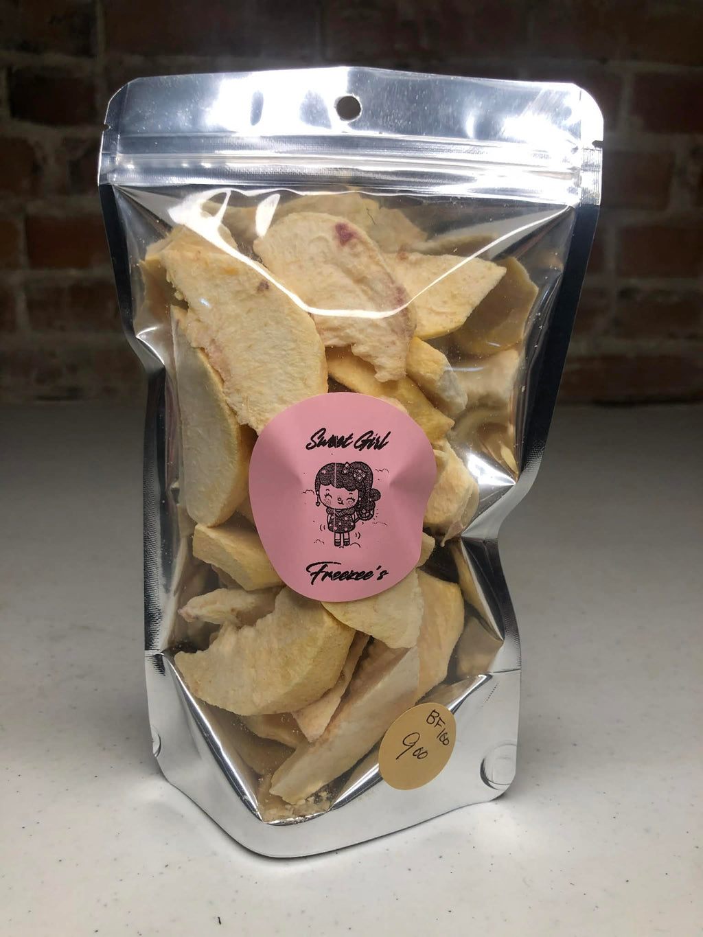 Freeze dried peaches