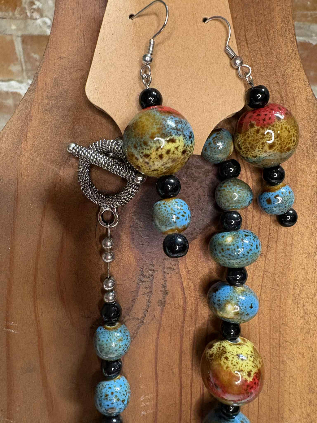 Pottery with black jasper